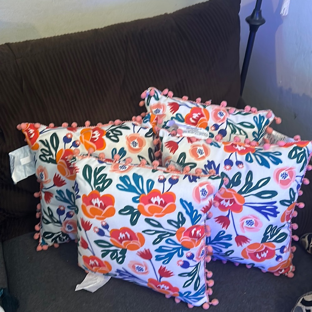 Set of 4 pillows